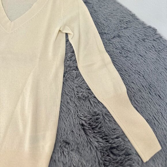 J.Crew Women’s Italian Cashmere V-Neck Sweater - Picture 3 of 9